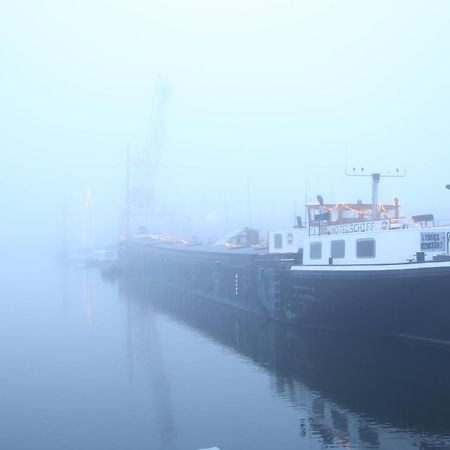Schiffshotel "Schlafen Im Hafen" Hamburg Kültér fotó