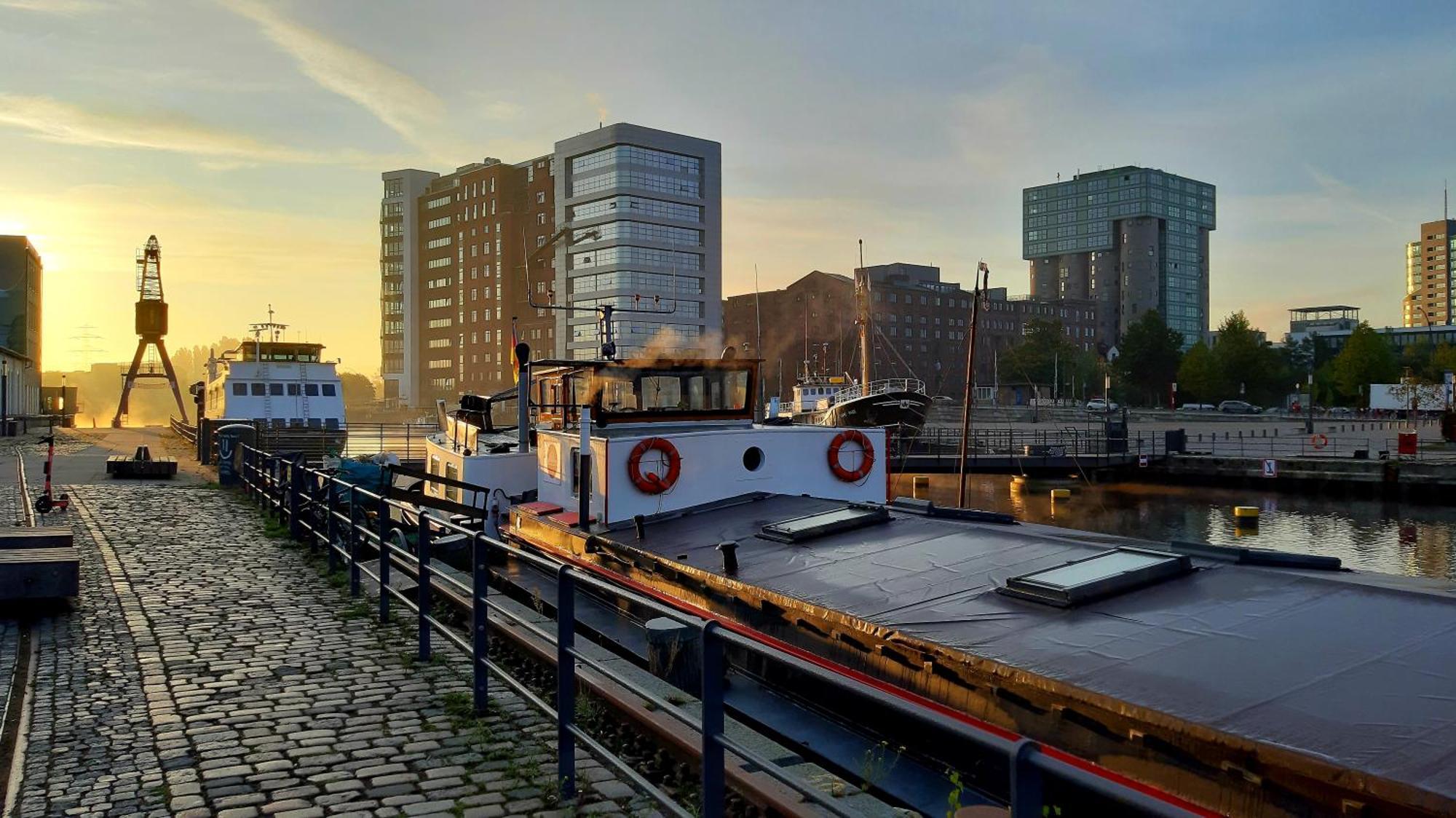 Schiffshotel "Schlafen Im Hafen" Hamburg Kültér fotó