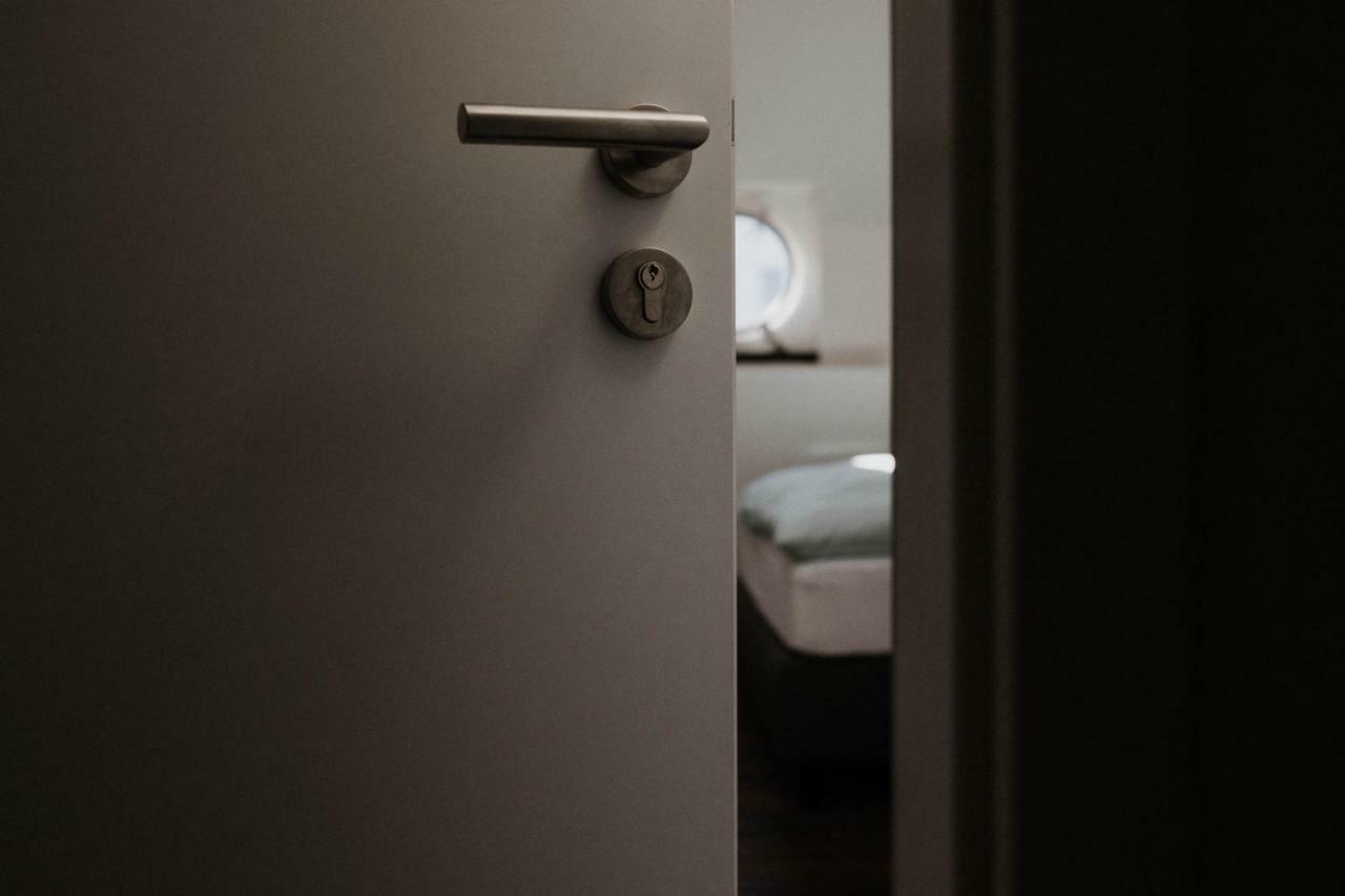 Schiffshotel "Schlafen Im Hafen" Hamburg Kültér fotó